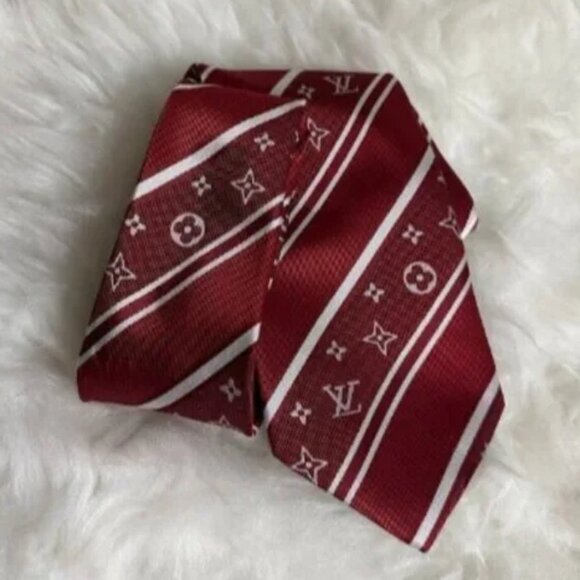 Red Silk Classic Tie For Men - Picture 2 of 3